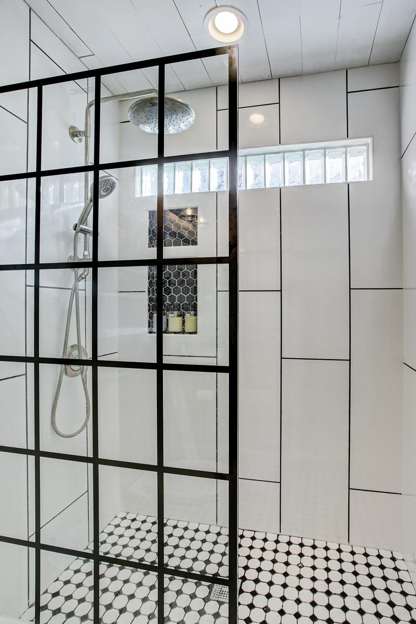 Modern Farmhouse Escape Minutes From Downtown