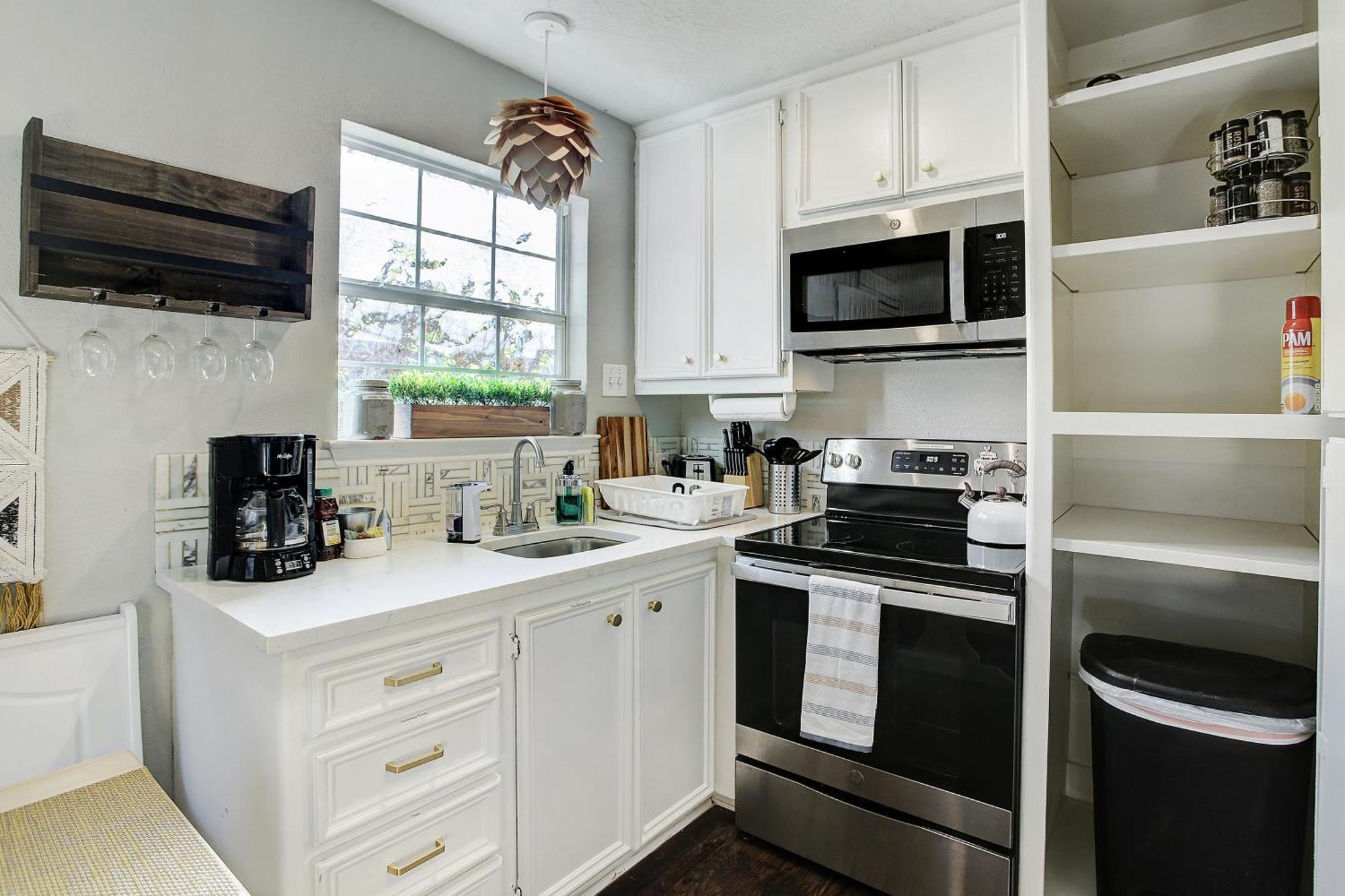Modern Farmhouse Escape Minutes From Downtown